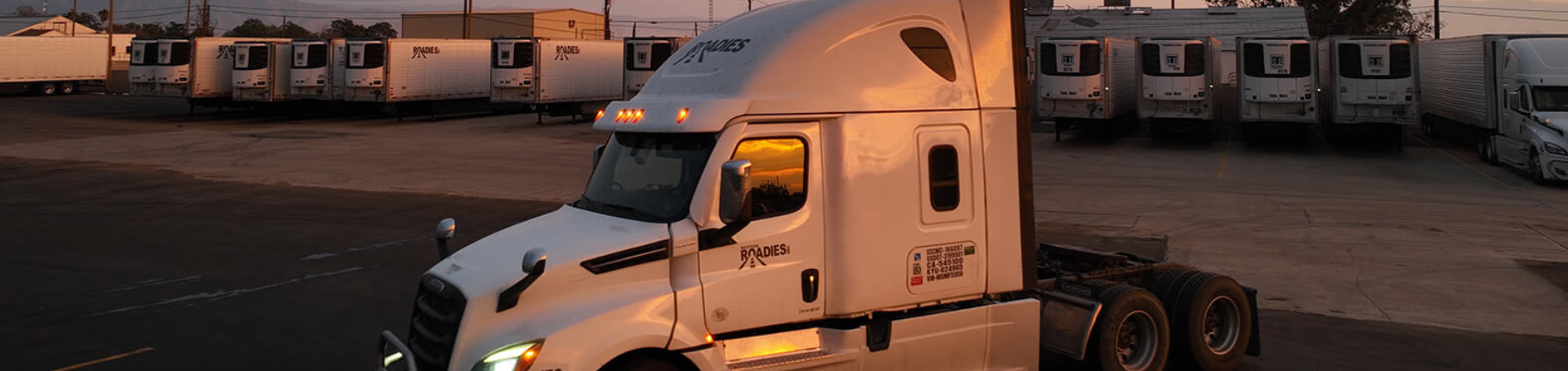 Truck on highway with AI data overlay representing smart freight logistics